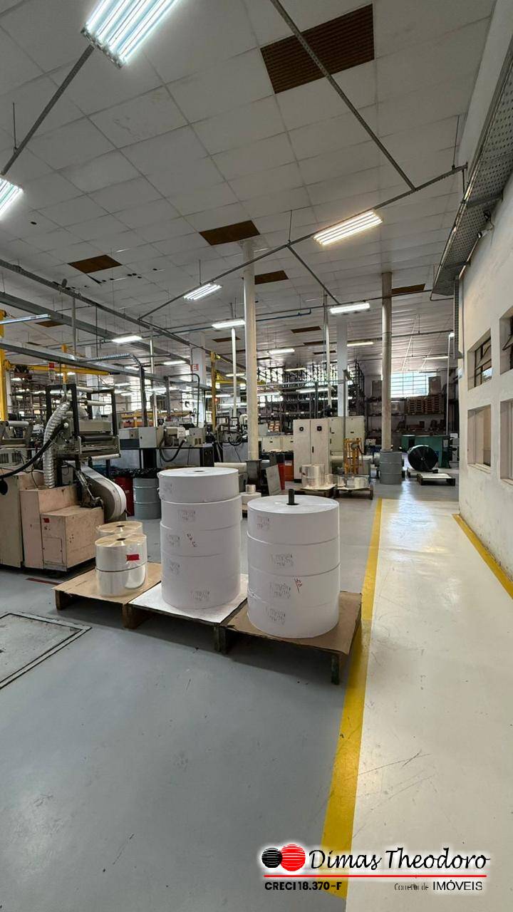 Depósito-Galpão-Armazém à venda e aluguel, 2500m² - Foto 1